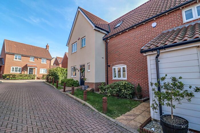 3 Bedroom Semi Detached House For Sale In Mill Park Drive, Braintree, CM7