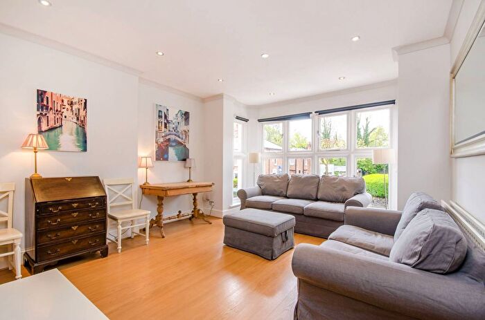 2 Bedroom Flat For Sale In Claremont Road, Highgate, London, N6