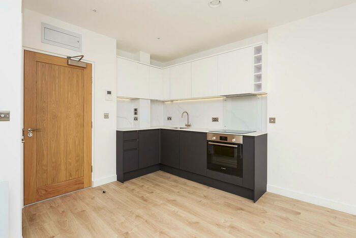 1 Bedroom Apartment To Rent In Station Road, Redhill, RH1