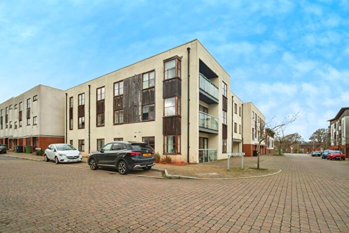2 Bedroom Apartment For Sale In Greenlands Road, Basingstoke, RG24