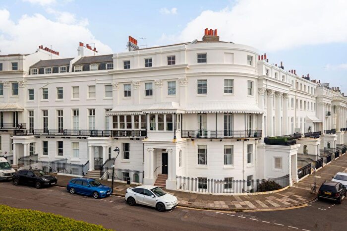 3 Bedroom Flat For Sale In Lewes Crescent, Brighton, BN2