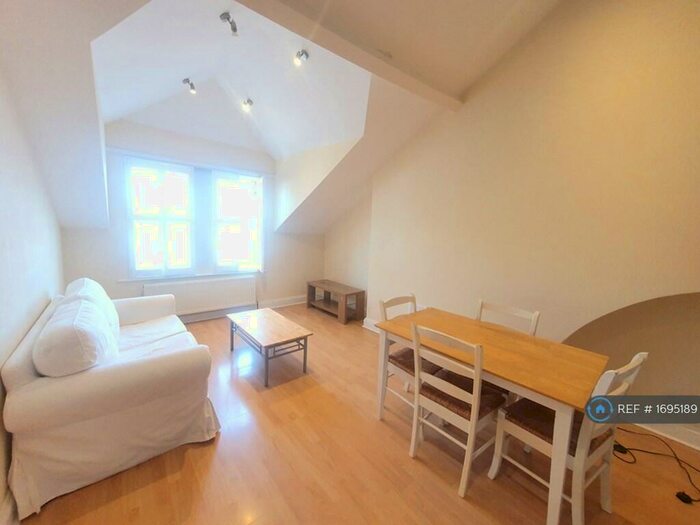 2 Bedroom Terraced House To Rent In Fontenoy Road, London, SW12