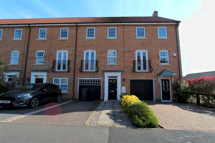 3 Bedroom Town House To Rent In Cartwright Way, Beeston, NG9