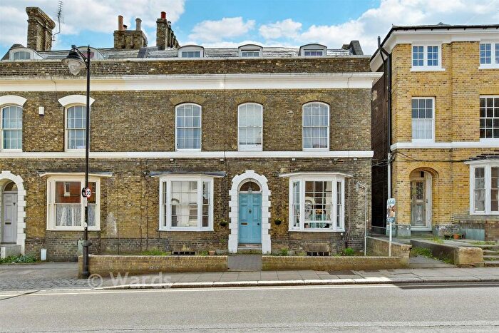 1 Bedroom Flat For Sale In South Road, Faversham, Kent, ME13