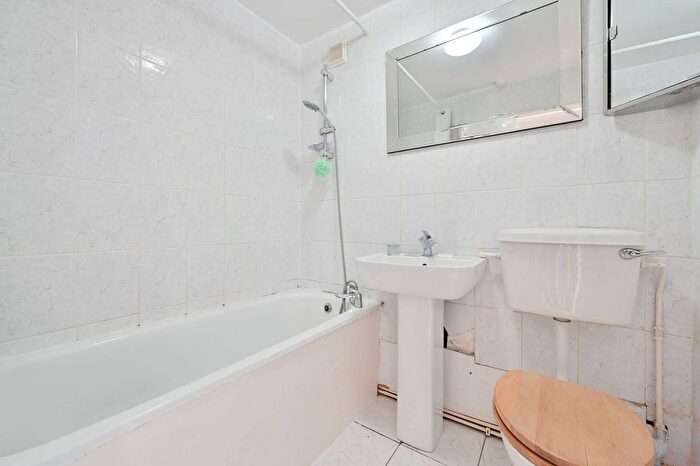 1 Bedroom Flat For Sale In Cator Street, Southwark, London, SE15