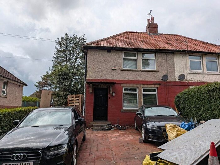 3 Bedroom Semi-Detached House For Sale In , Green Mount Road Thornton, BD13