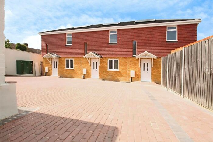 2 Bedroom End Of Terrace House To Rent In Chalkpit Hill, Chatham, ME4