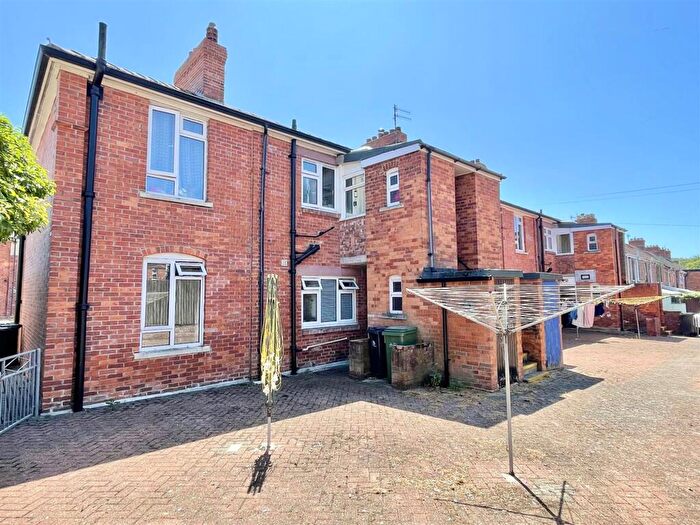 2 Bedroom Flat For Sale In Granville Road, Weymouth, DT4