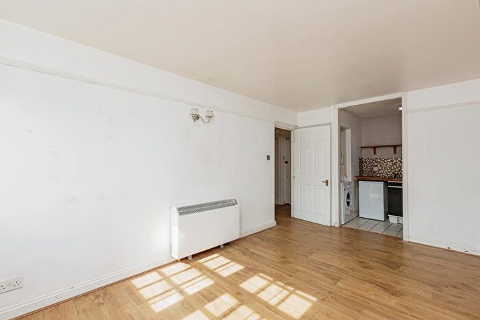 1 Bedroom Flat To Rent In Cleveland Grove, E1