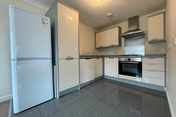 2 Bedroom Flat To Rent In Piper Way, Ilford, IG1
