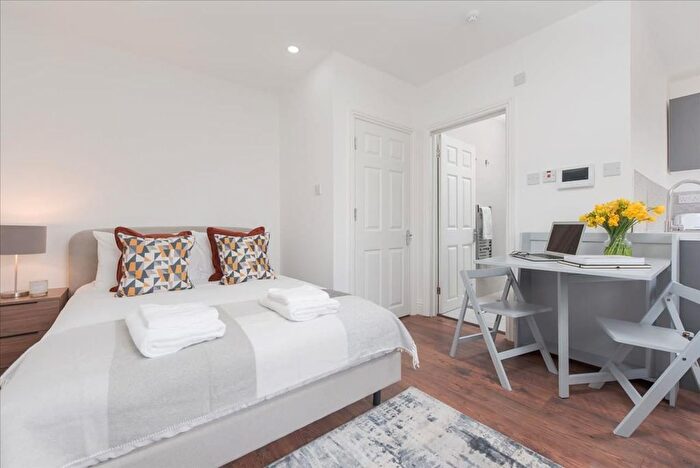 1 Bedroom Studio To Rent In Warwick Rd, London, SW5
