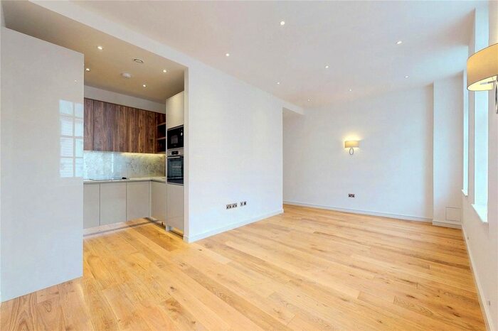 2 Bedroom Flat To Rent In Borough High Street, London, Uk, SE1