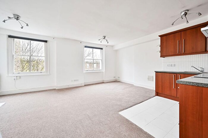 2 Bedroom Flat To Rent In Longridge Road, Earls Court, London, SW5