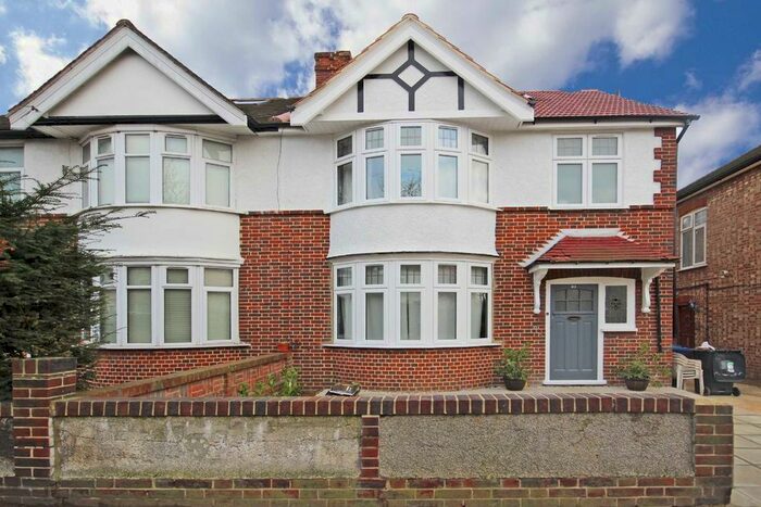 3 Bedroom Flat To Rent In Lexden Road, London, W3