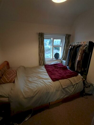 3 Bedroom Semi-Detached House To Rent In The Oval, Guildford, GU2