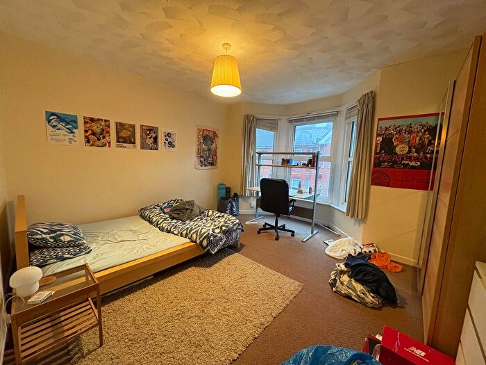 4 Bedroom Semi-Detached House To Rent In Thackeray Road, Southampton, SO17