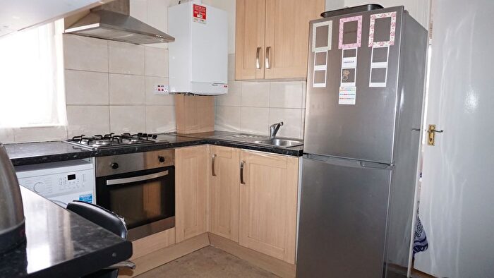 4 Bedroom Maisonette To Rent In Hamlets Way, London, E3