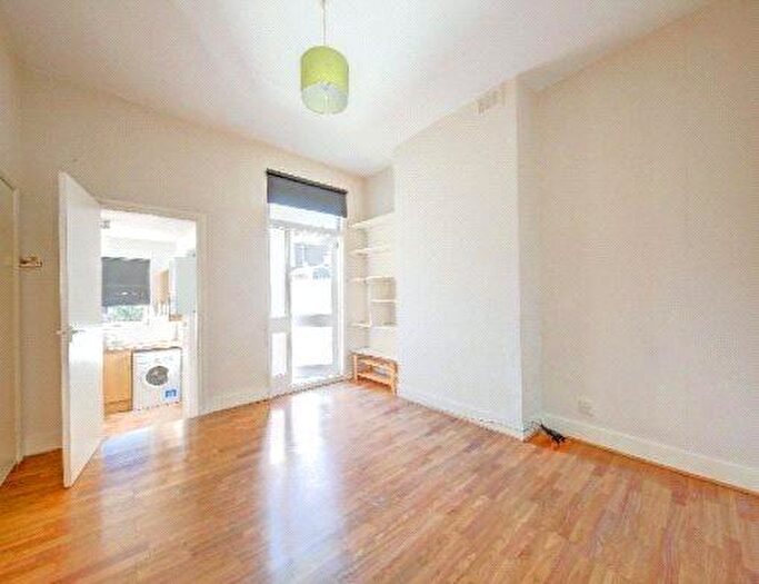 1 Bedroom Apartment To Rent In Devereux Road, Wandsworth, London, SW11