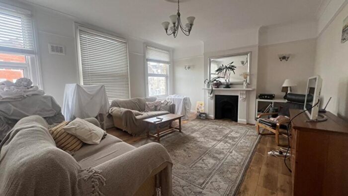 4 Bedroom Flat To Rent In High Road, Wood Green, N22