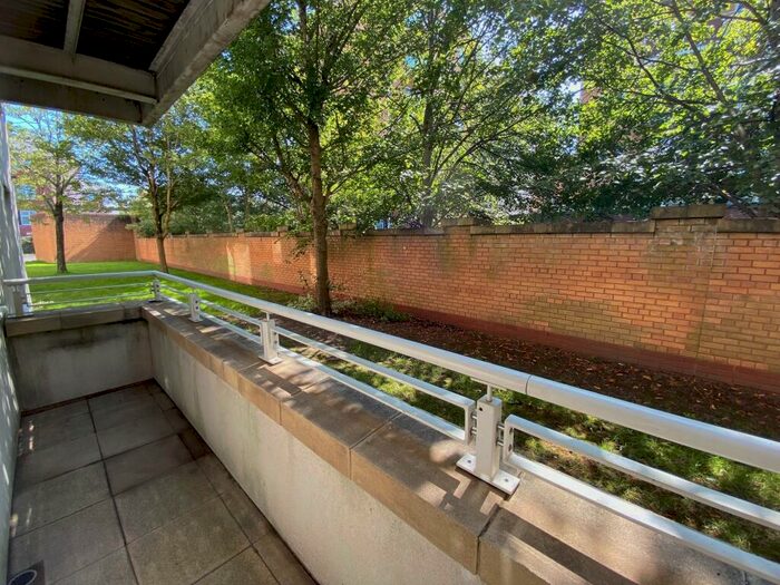 2 Bedroom Apartment To Rent In Overstone Court, Cardiff Bay, CF10