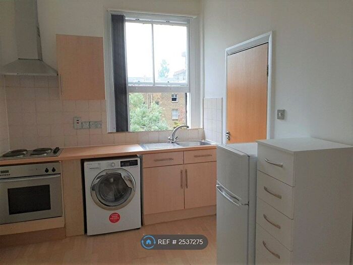Studio To Rent In Barons Court Road, London, W14