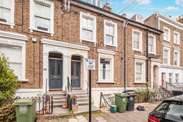 3 Bedroom Flat To Rent In Flaxman Road London, SE5