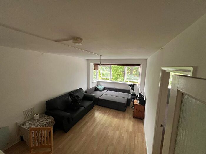 1 Bedroom Flat To Rent In Maidstone Road, London, N11