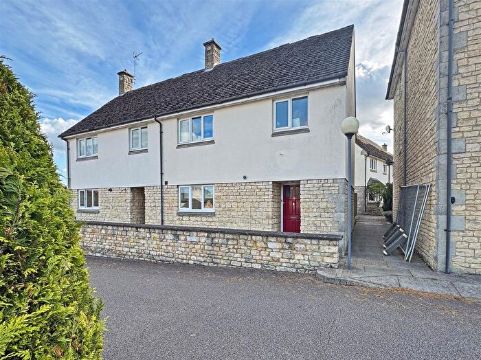 3 Bedroom Semi-Detached House For Sale In Torkington Gardens, Stamford, PE9