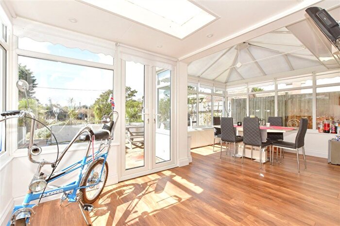 3 Bedroom Chalet For Sale In The Parade, Greatstone, Kent, TN28