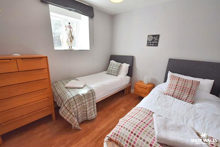 2 Bedroom Detached House For Sale In East Street, Newport, SA42