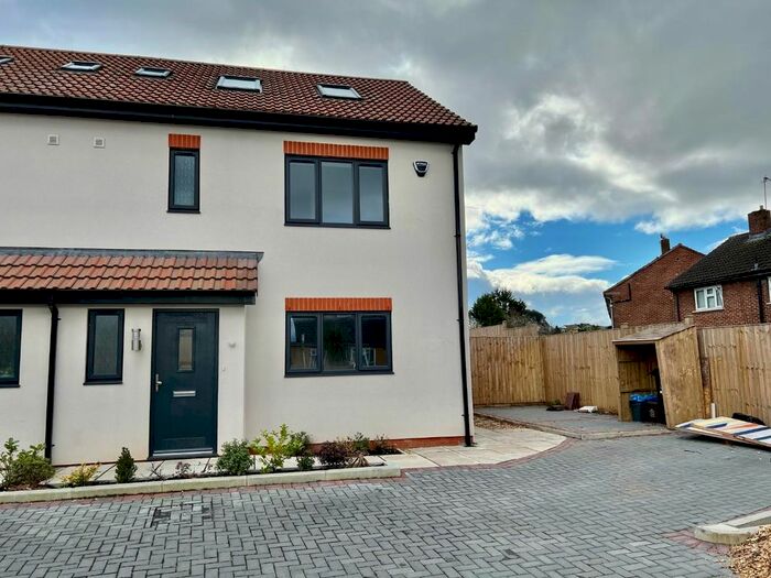 4 Bedroom Semi-Detached House To Rent In Penny Close, Fishponds, Bristol, BS16