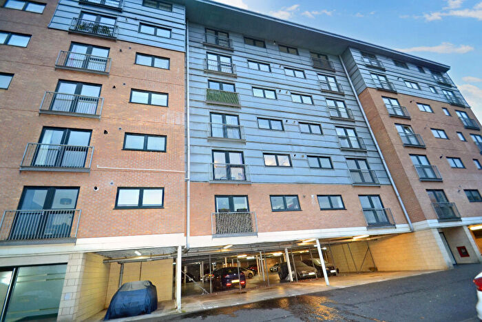 2 Bedroom Flat To Rent In Barrland Court, Pollokshields, G41