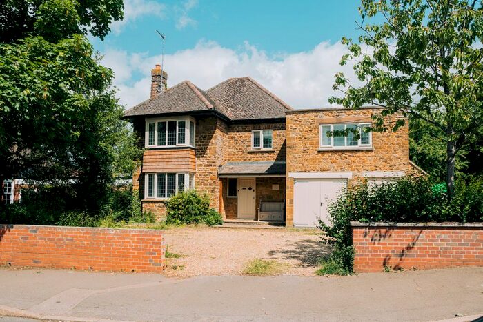 4 Bedroom Detached House For Sale In Richmond Street, Kings Sutton, OX17