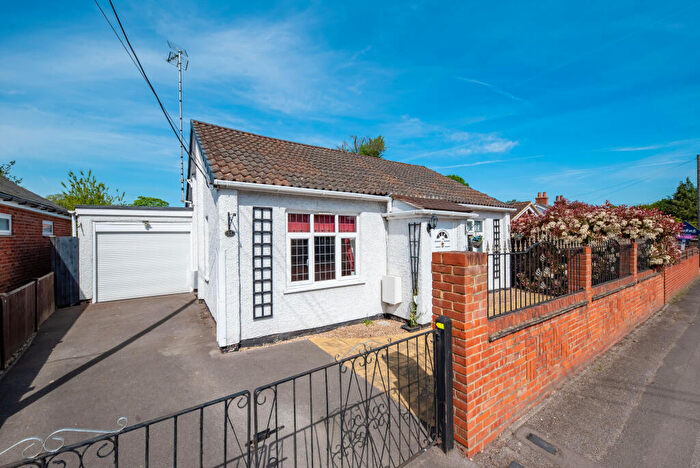 2 Bedroom Bungalow For Sale In Sandhurst Road, Yateley, Hampshire, GU46