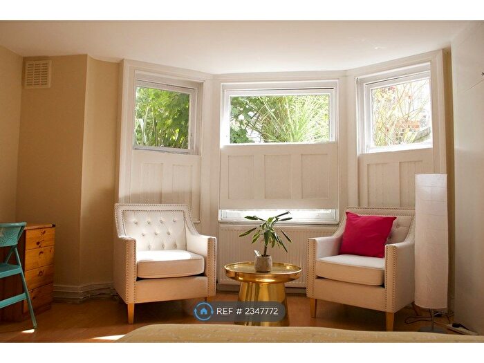 3 Bedroom Flat To Rent In St. Saviour's Road, London, SW2