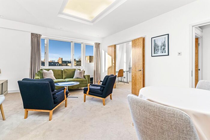 2 Bedroom Flat To Rent In Cadogan Square, London, SW1X