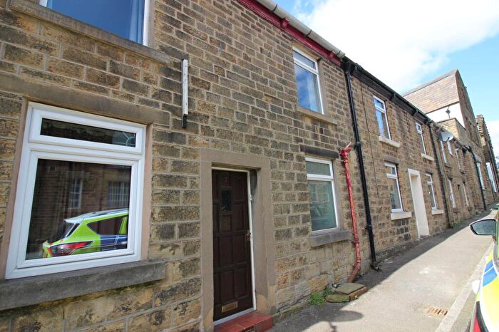 2 Bedroom Flat To Rent In Ellison Street, Glossop, SK13