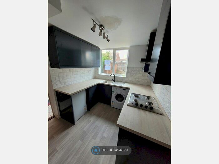 3 Bedroom Semi-Detached House To Rent In Bramber Close, Bletchley, Milton Keynes, MK3