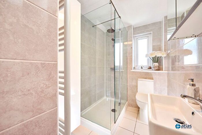 2 Bedroom Flat For Sale In Cavell Close, Woolton, L25
