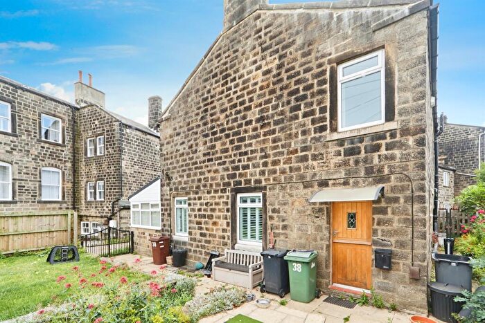 3 Bedroom End Of Terrace House For Sale In Leeds Road, Rawdon, Leeds, LS19