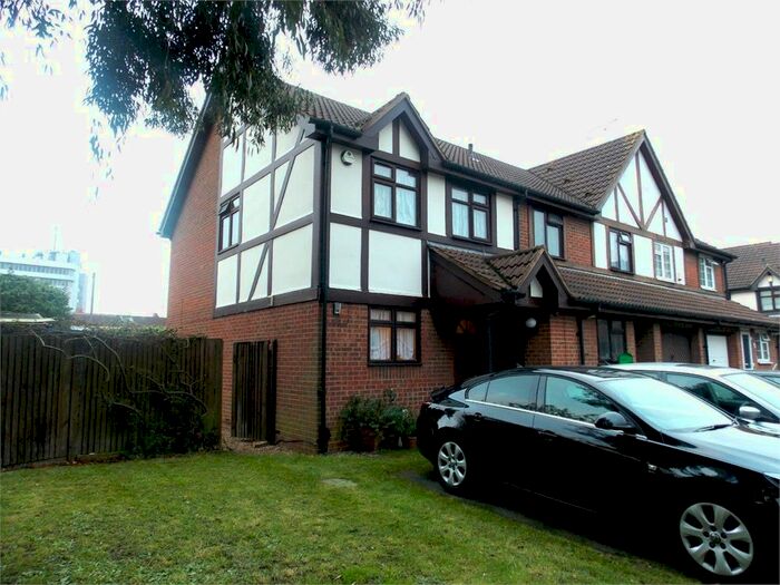 3 Bedroom Semi-Detached House To Rent In Regents Close, Hayes, M UB4