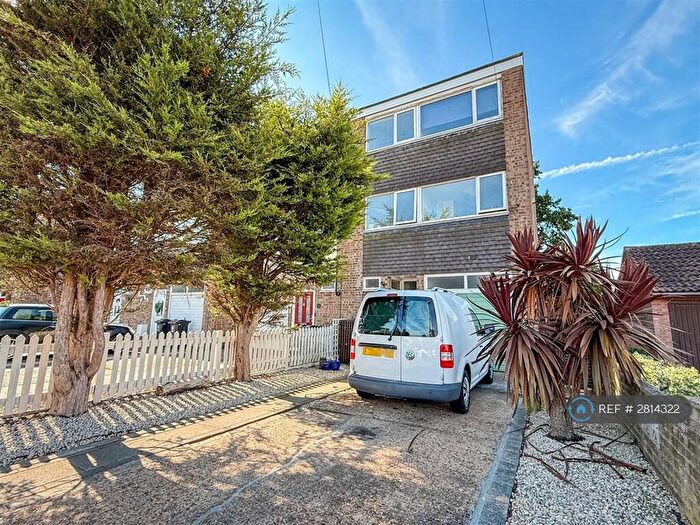 4 Bedroom End Of Terrace House To Rent In Litchfield Close, Clacton-On-Sea, CO15