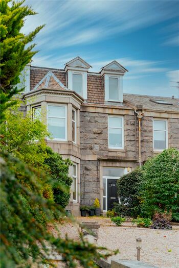 1 Bedroom Flat To Rent In Top Floor, Broomhill Road, Aberdeen, AB10