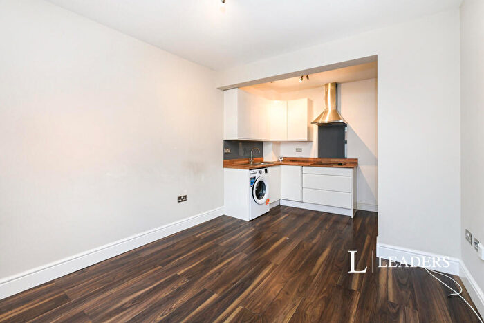 1 Bedroom Flat To Rent In Garlands Road, Redhill, Surrey, RH1