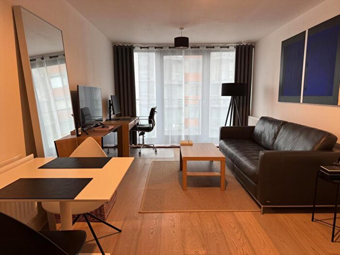 1 Bedroom Apartment To Rent In Neutron Tower, Blackwall Way, London, E14