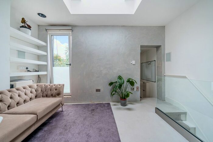 2 Bedroom Flat To Rent In Malton Street, London, SE18