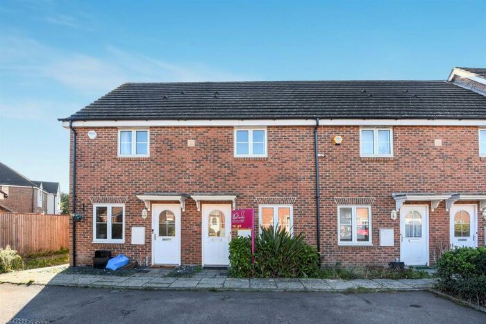 2 Bedroom Terraced House To Rent In Angus Close, Winnersh, RG41