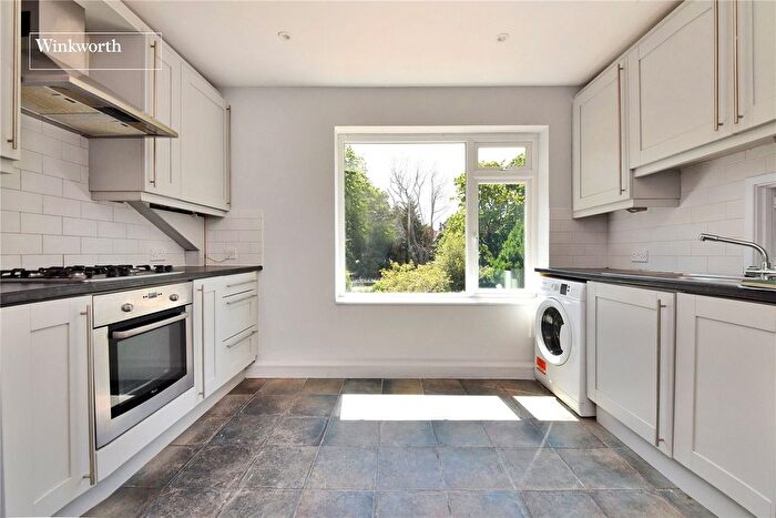 2 Bedroom Flat For Sale In Devonshire Avenue, Sutton, SM2