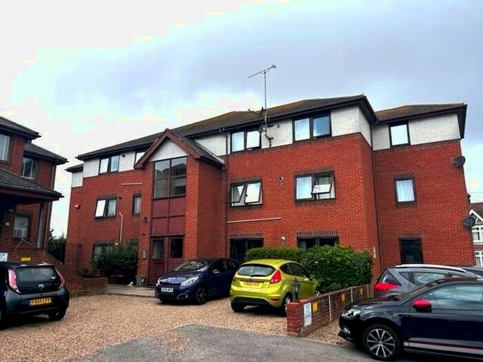 2 Bedroom Flat To Rent In George Hill Road, Broadstairs, CT10