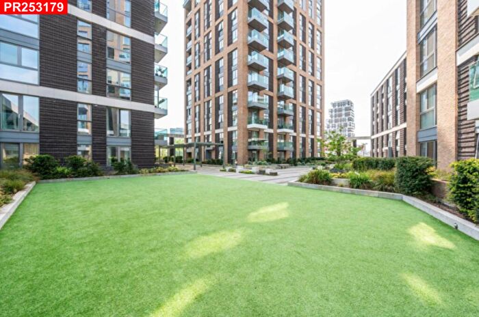 2 Bedroom Flat To Rent In York Road, London, SW11